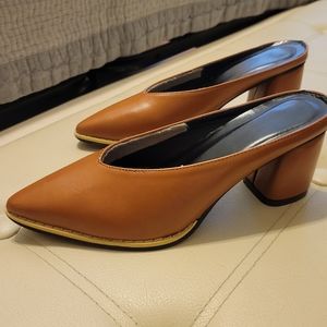 Heeled Mules in Cognac/Brown